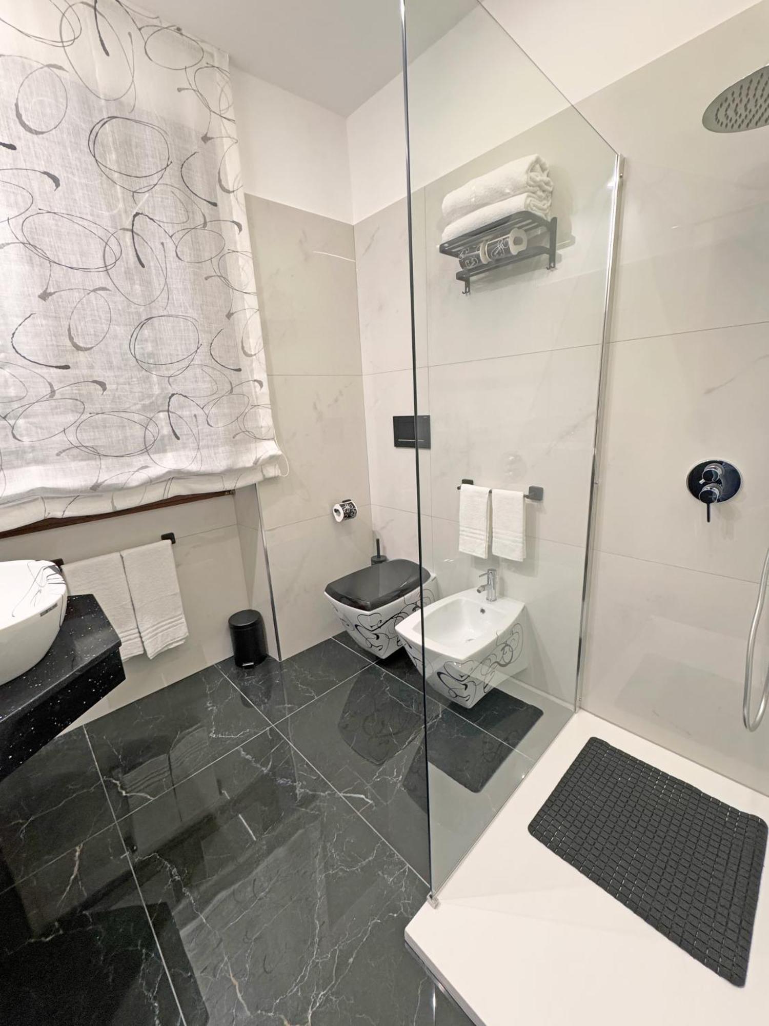 Red Rose Exclusive Rooms 산 체사레오 외부 사진