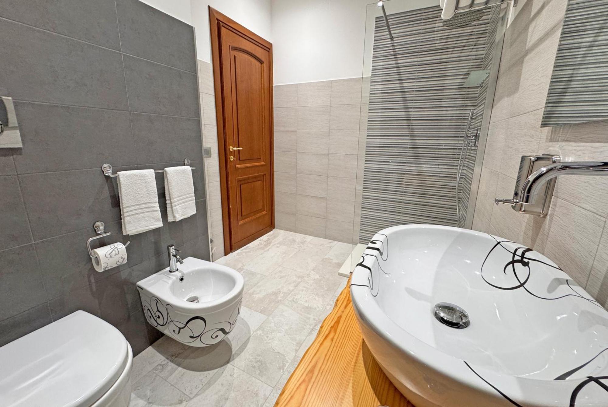 Red Rose Exclusive Rooms 산 체사레오 외부 사진