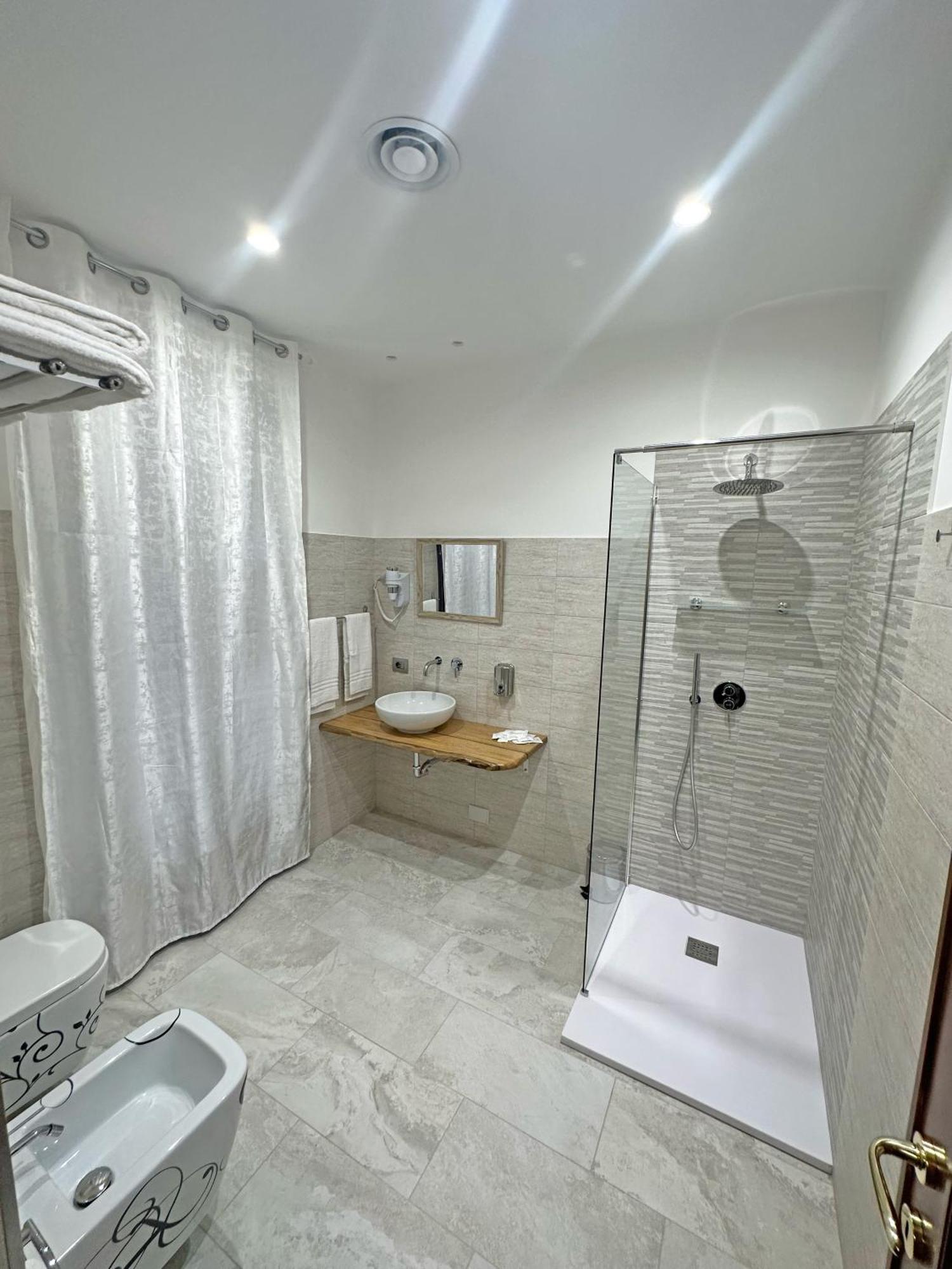Red Rose Exclusive Rooms 산 체사레오 외부 사진